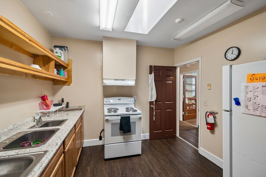 More Photos Of 1215 Hobart Ave, Charleston Office For Sale