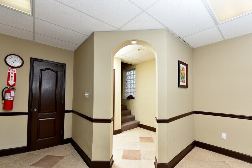 More Photos Of 2601 Sandy Plains Rd, Marietta Office For Sale