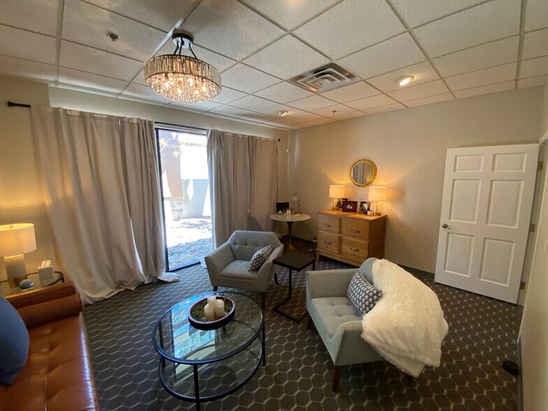 More Photos Of 8263 W Thunderbird Rd, Peoria Office For Lease