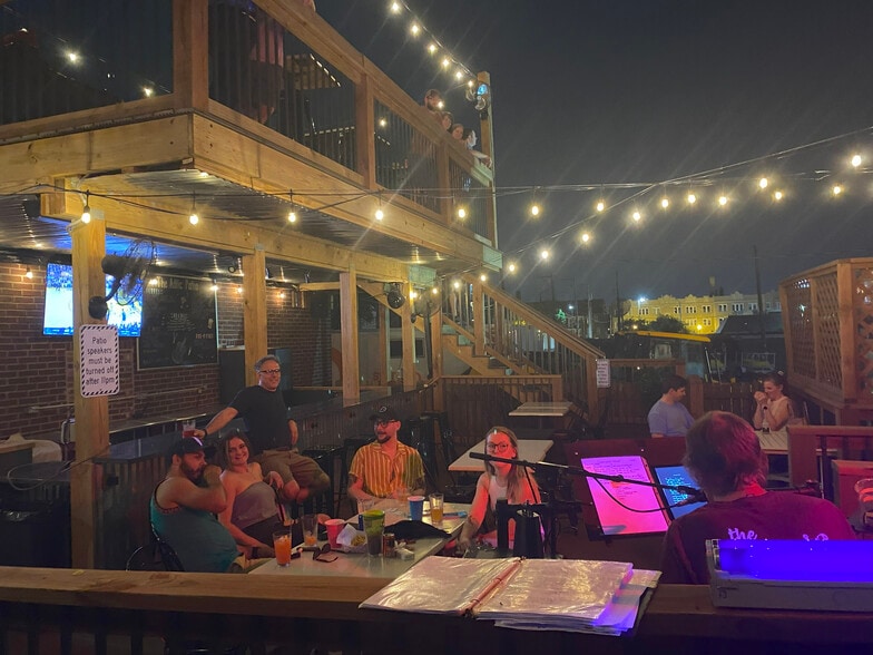 More Photos Of 4247 S Kingshighway Blvd, Saint Louis Bar For Lease