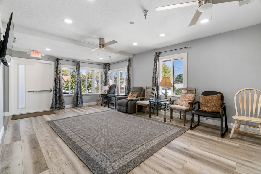 More Photos Of 431 W J St, Oakdale Assisted Living For Sale