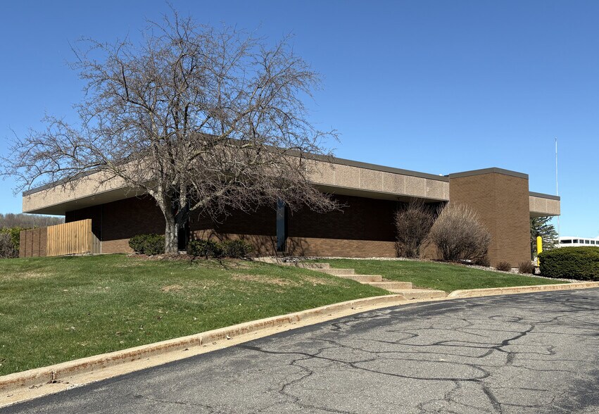 More Photos Of 2755 Plaza Dr, Wausau Bank For Sale