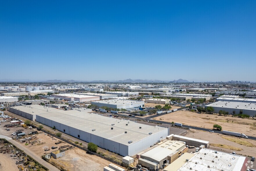More Photos Of 1002 S 56th Ave, Phoenix Distribution For Lease