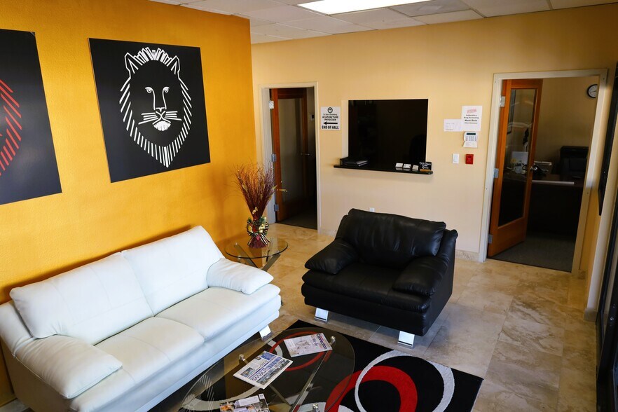 More Photos Of 7458 N Tamiami Trl, Sarasota Medical For Sale