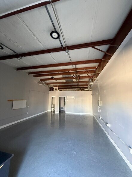 More Photos Of 5449 Benchmark Ln, Sanford Warehouse For Lease