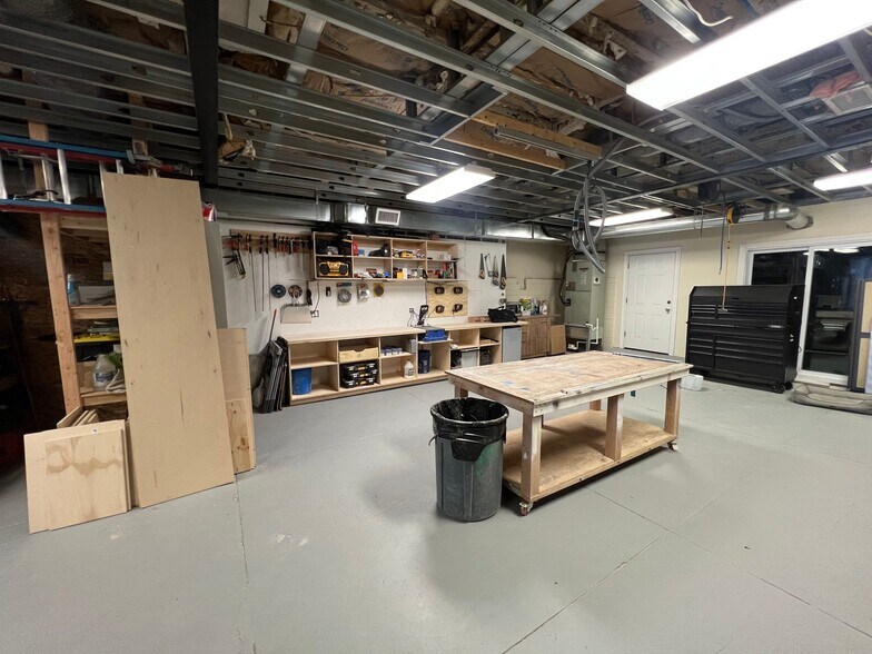 More Photos Of 483 Conarroe St, Philadelphia Warehouse For Lease