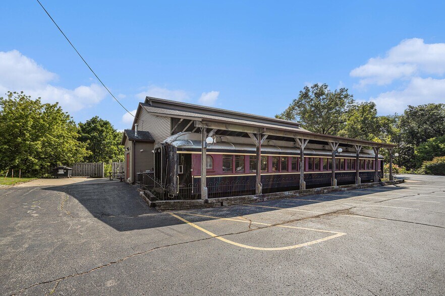 More Photos Of 6225 W D Ave, Kalamazoo Restaurant For Sale