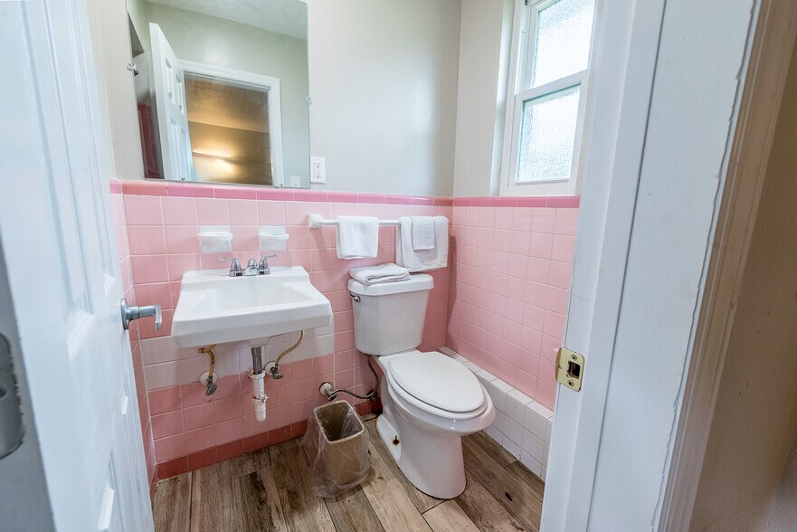 More Photos Of 1757 N Temple Ave, Starke Hotel For Sale