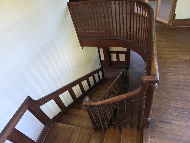 More Photos Of 328 Buckmarsh St, Berryville Flex For Sale