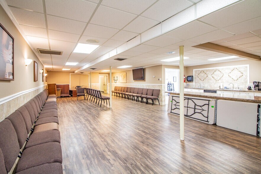 More Photos Of 1601 44th St, Lubbock Religious Facility For Sale