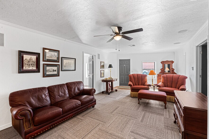 More Photos Of 410 W Harrison Ave, Guthrie Freestanding For Sale