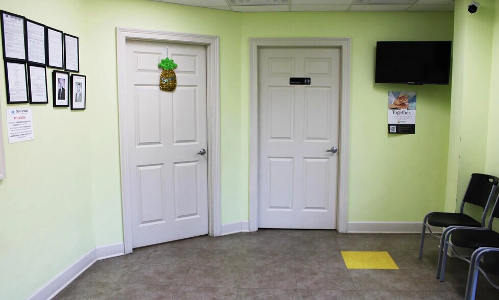 More Photos Of 3016 Highway 80, Morton Medical For Sale