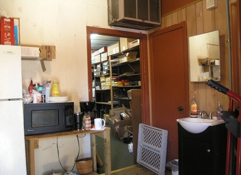 More Photos Of 923 Roanoke Ave, Roanoke Rapids Storefront For Sale
