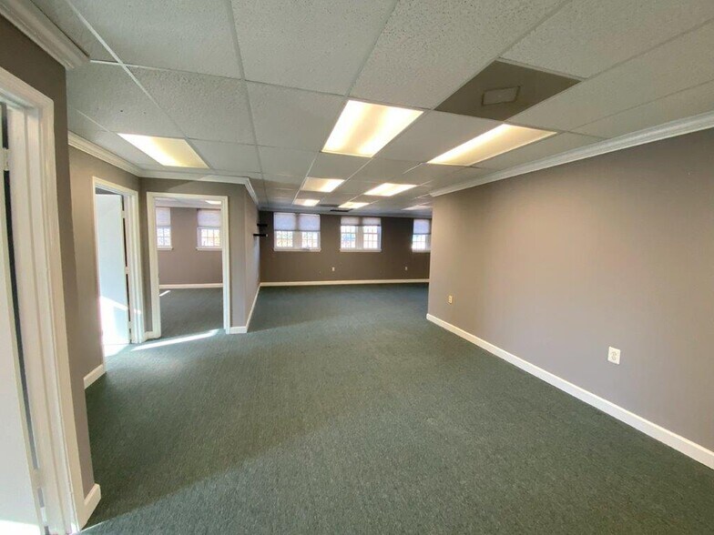 More Photos Of 9411-9417 West St, Manassas Office For Lease