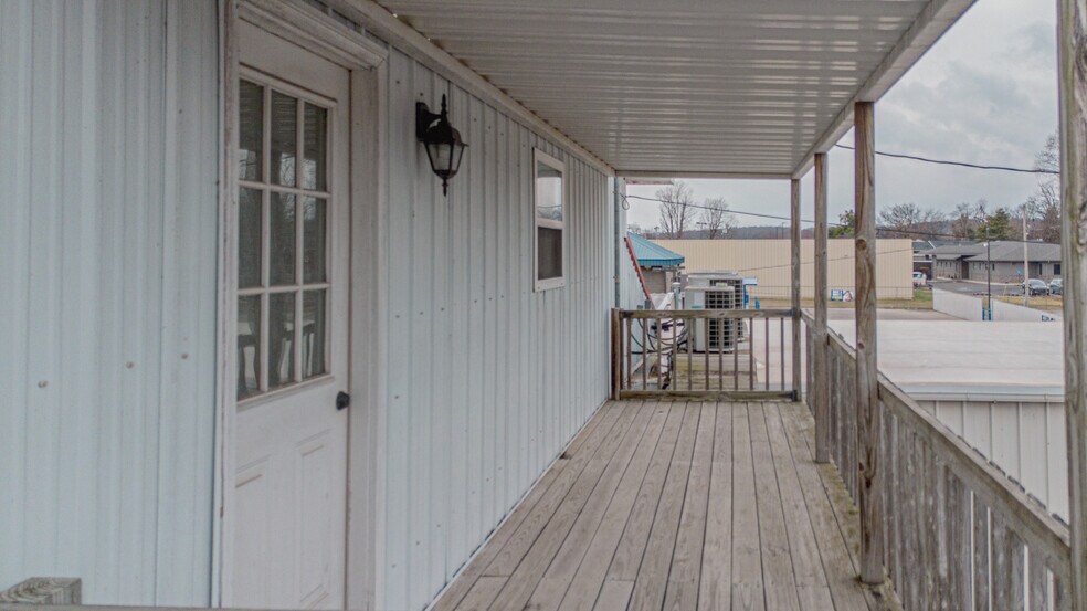 More Photos Of 1014 W Main St, Princeton Freestanding For Sale
