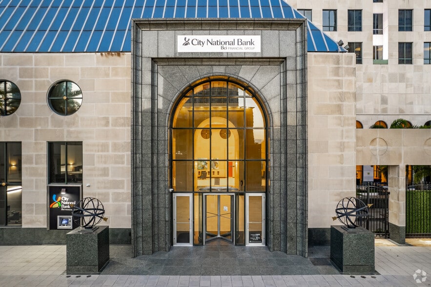 More Photos Of 390 N Orange Ave, Orlando Office For Lease