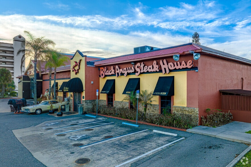 More Photos Of 7516 W Irlo Bronson Memorial Hwy, Kissimmee General Retail For Lease