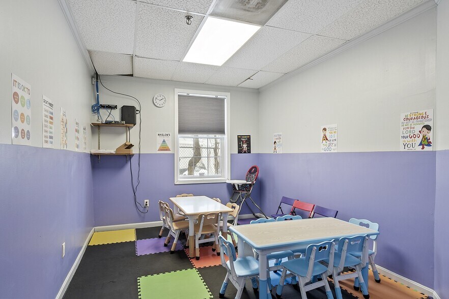 More Photos Of 200 Walnut St, Saugus Storefront Retail Office For Sale