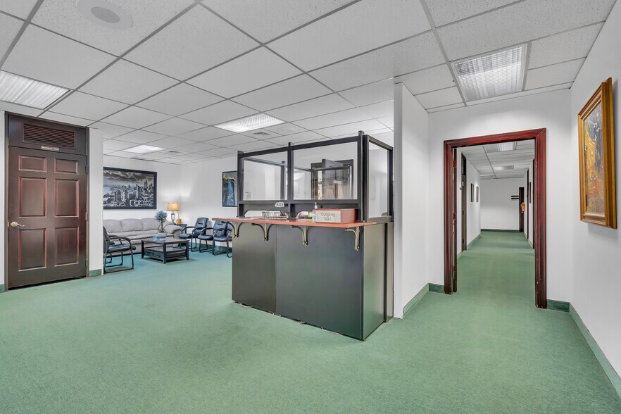 More Photos Of 788 Shrewsbury Ave, Tinton Falls Office For Sale