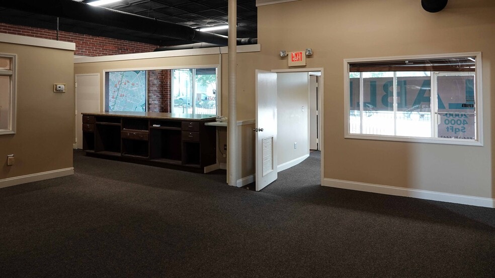 More Photos Of 1021 S Main St, Greenville Freestanding For Lease