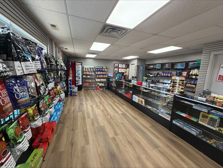 More Photos Of 6185 Dixie Hwy, Bridgeport General Retail For Sale