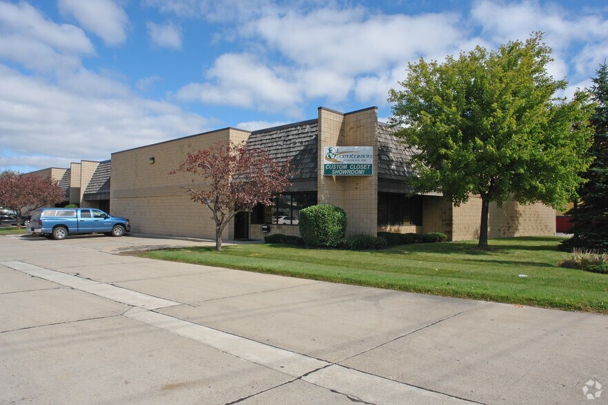 More Photos Of 3711 E 10 Mile Rd, Warren Warehouse For Lease