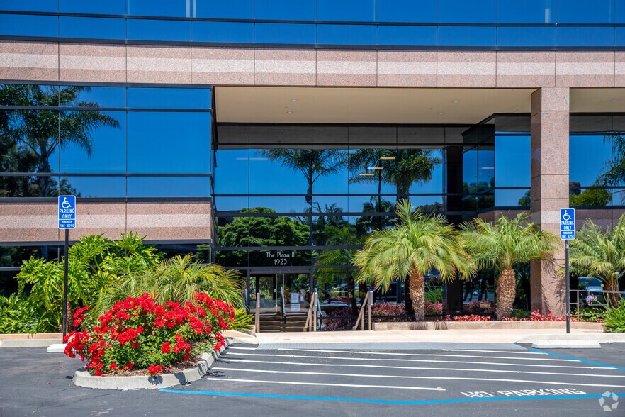 More Photos Of 1925 Palomar Oaks Way, Carlsbad Unknown For Lease