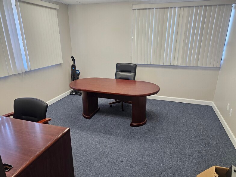 More Photos Of 424 Kelley Dr, West Berlin Light Distribution For Lease