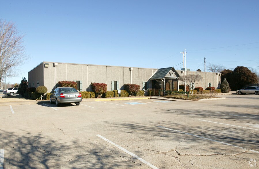 More Photos Of 2110-2120 S Broadway, Edmond Office For Lease