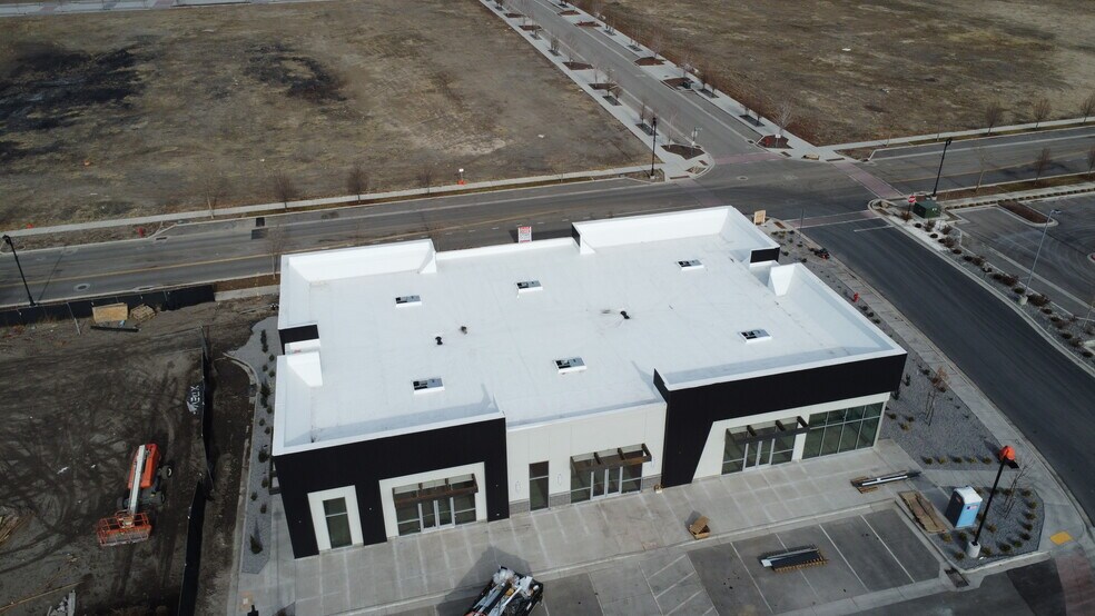 More Photos Of 634 N Mill Road, Vineyard Storefront Retail Office For Lease