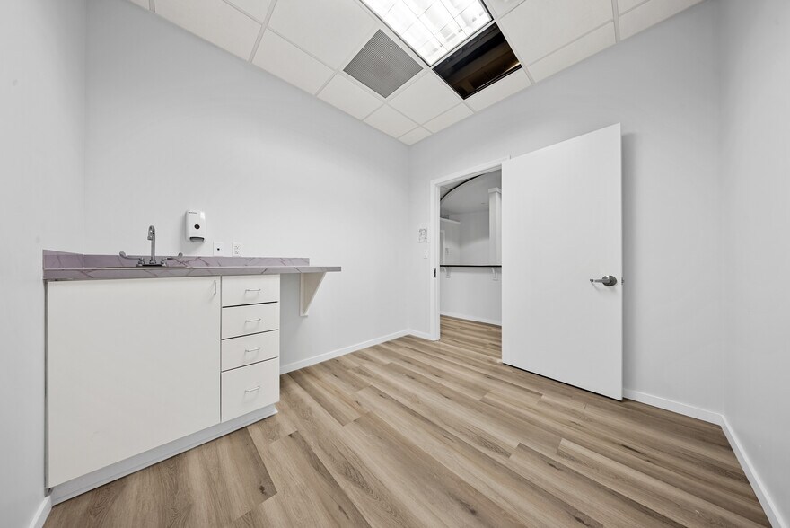 More Photos Of 882 S Kirkman Rd, Orlando Medical For Lease