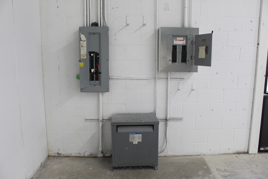 More Photos Of 500 E Travelers Trl, Burnsville Research And Development For Lease