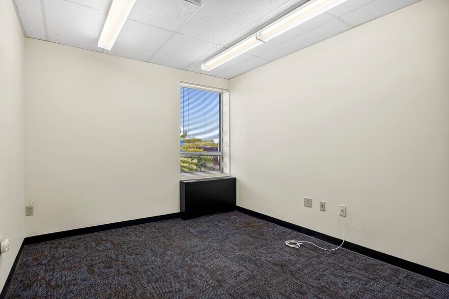 More Photos Of 30-32 N Russell Rd, Albany Office For Sale