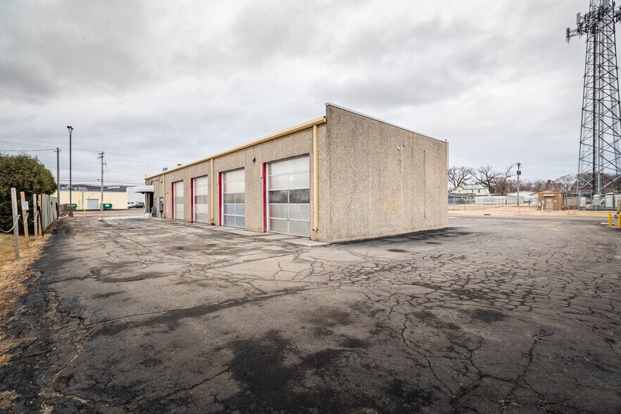 More Photos Of 581 Lester Ave, Onalaska Carwash For Sale