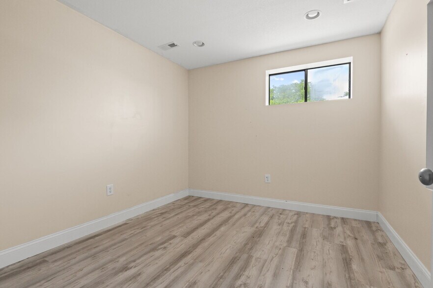 More Photos Of 901 S Main St, Rocky Top Office For Lease