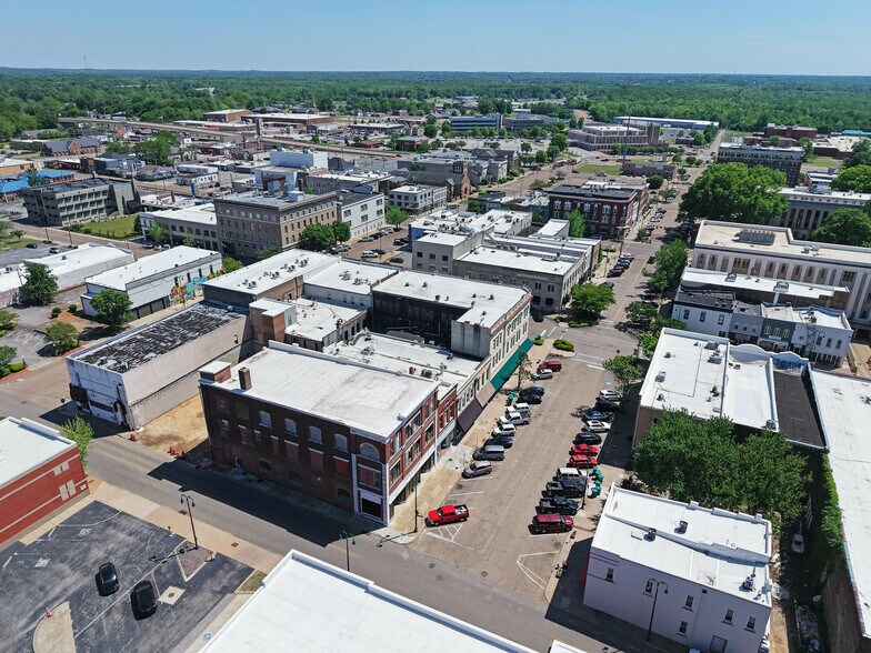 More Photos Of 214-216 N Liberty St, Jackson Storefront Retail Office For Lease