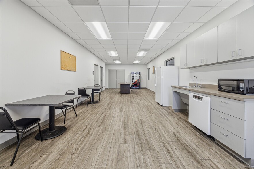 More Photos Of 1701-1707 Tidwell Rd, Houston Warehouse For Sale