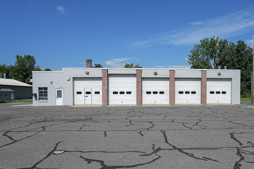 More Photos Of 1955 N Main St, Sheffield Auto Repair For Sale