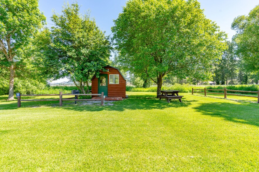 More Photos Of 8 W Curlew Lake Rd, Republic Self Storage For Sale