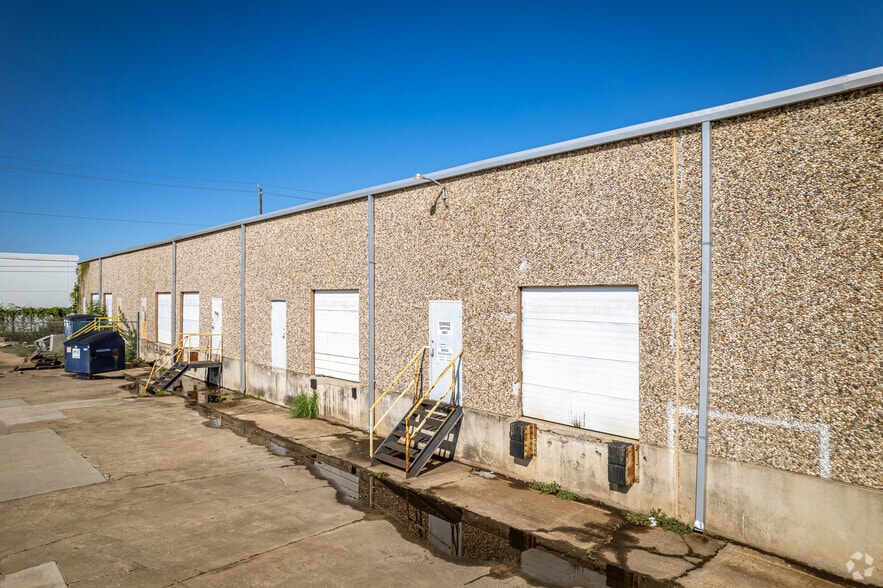 More Photos Of 1560 Industrial Dr, Missouri City Warehouse For Lease