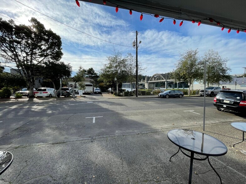 More Photos Of 1277 Bay St, Florence Storefront For Sale