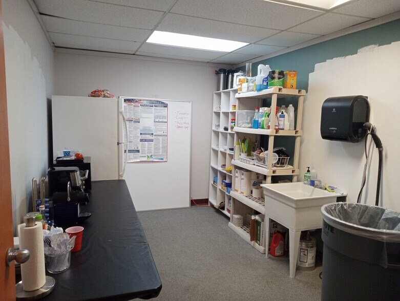 More Photos Of 8 Mall Ct, Savannah Office For Lease