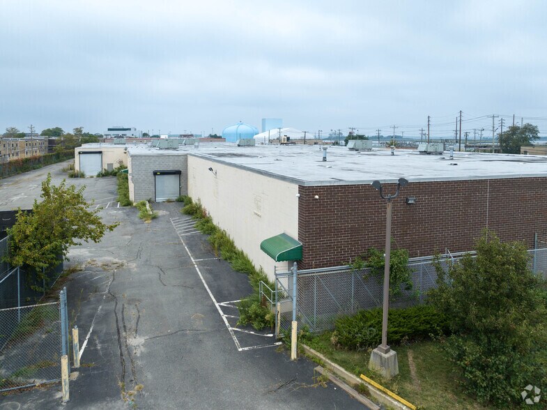 More Photos Of 750 Park Pl, Long Beach Manufacturing For Lease