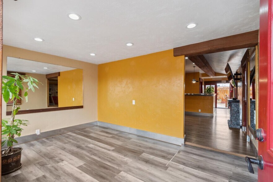 More Photos Of 1637 Del Monte Blvd, Seaside Storefront For Sale