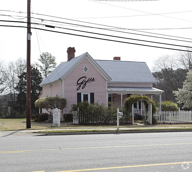 More Photos Of 405 N Jeff Davis Dr, Fayetteville Freestanding For Sale