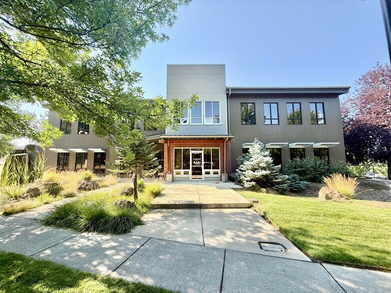 More Photos Of 255 SW Bluff Dr, Bend Medical For Sale