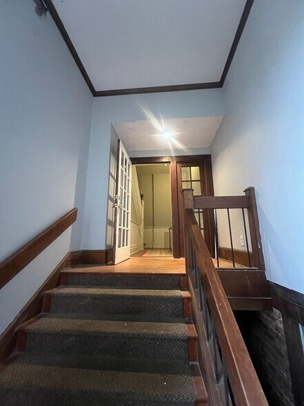 More Photos Of 157 Cambridge Ave E, Greenwood Apartments For Sale