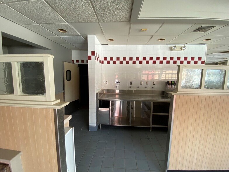 More Photos Of 1280 E Pershing Rd, Decatur Restaurant For Sale