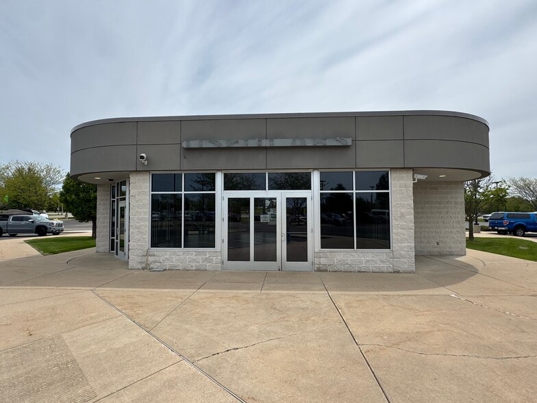 More Photos Of 2300 Browns Lake Dr, Burlington Auto Dealership For Lease