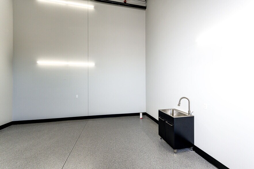 More Photos Of 4390 Regent St, Castle Rock Warehouse For Sale